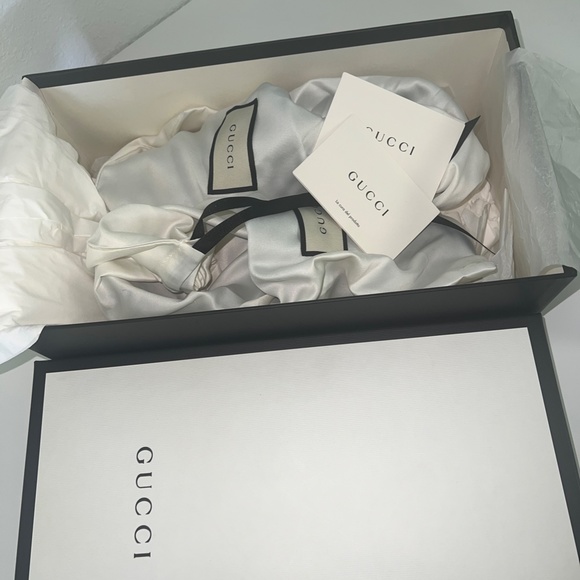 GUCCI JORDAAN Leather Loafer